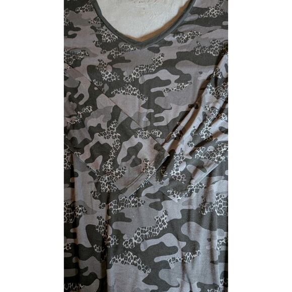 Torrid Perfect Super Soft V-Neck Long Sleeve Camouflage Top Size 3X Camo Black - Picture 7 of 7
